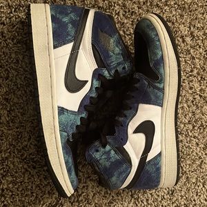 Jordan 1’s Tie Dye - M: 6.5 W: 8 - used - has creases